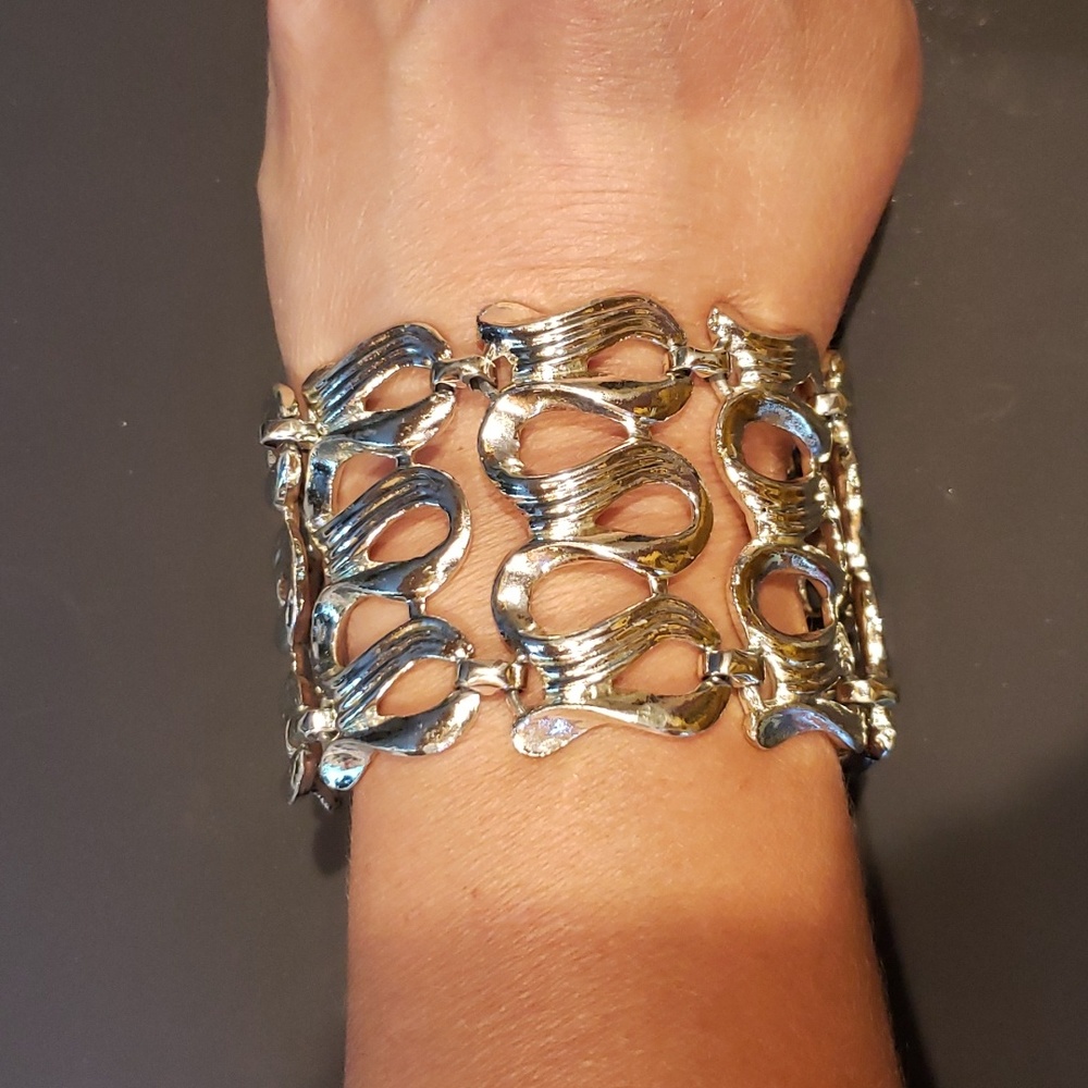 Silvertone bracelet - Picture 4 of 4